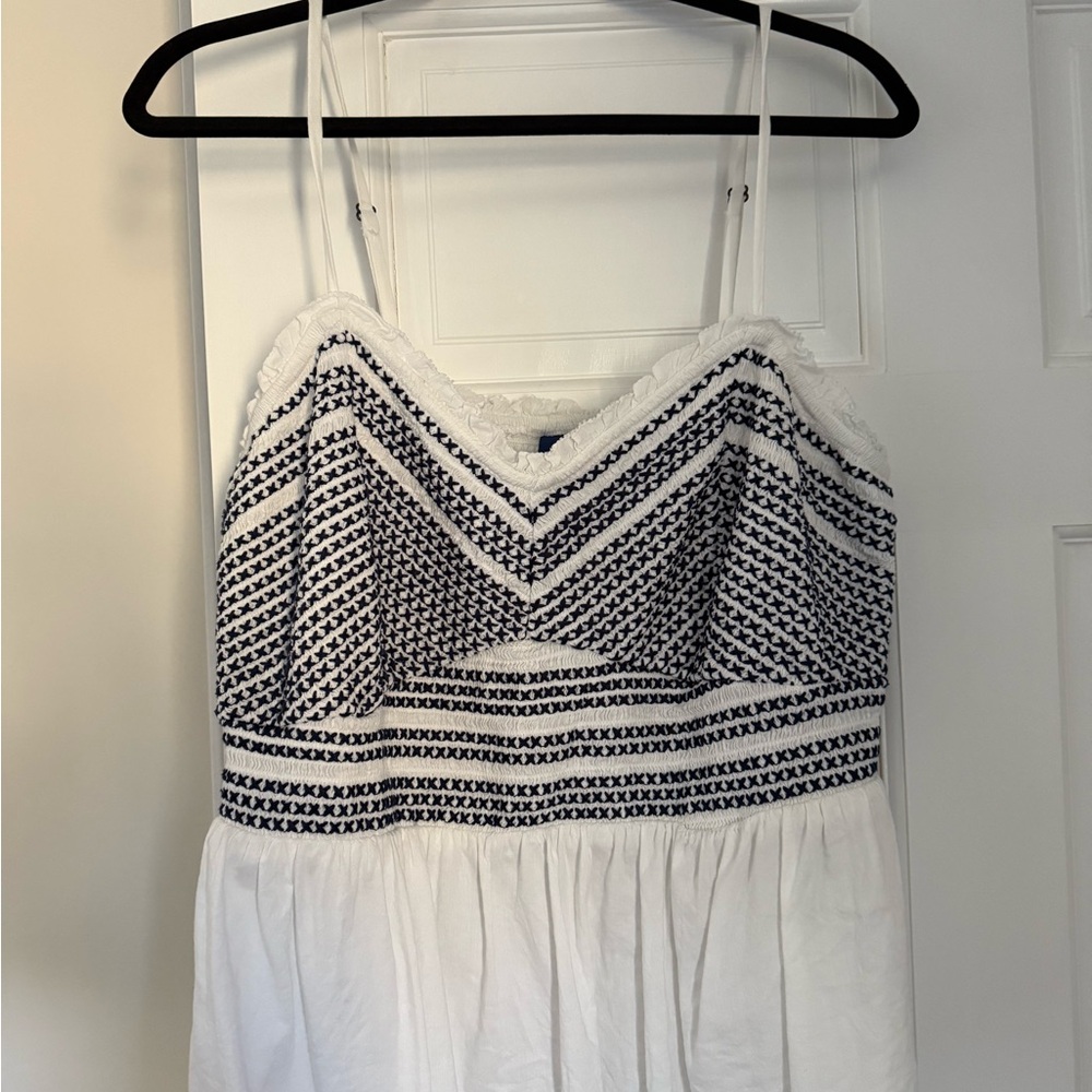 Old Navy White and Navy Crop Top